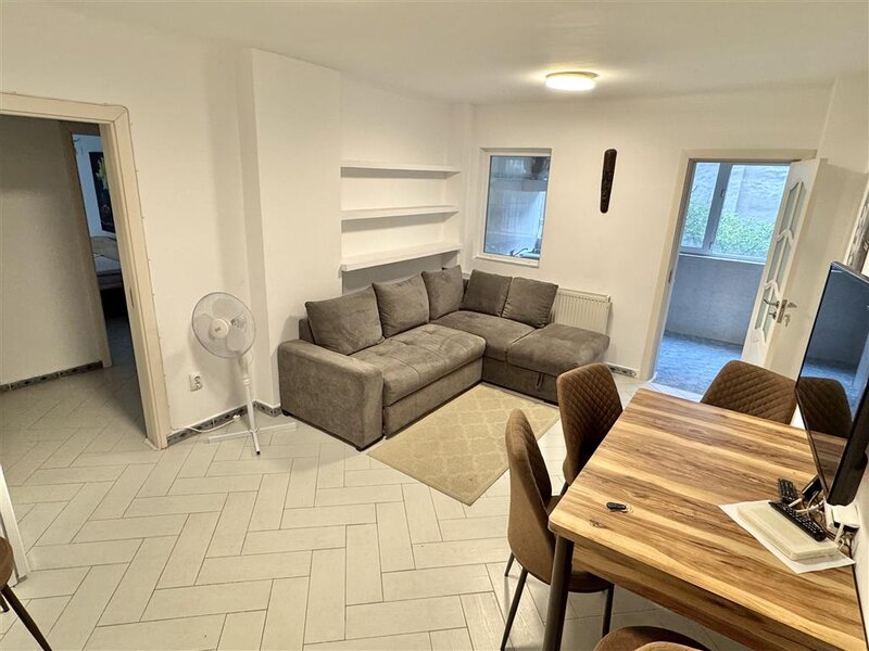 Obor, 5 minute metrou, 2 camere, 58 mp, etaj 2, an 1981.