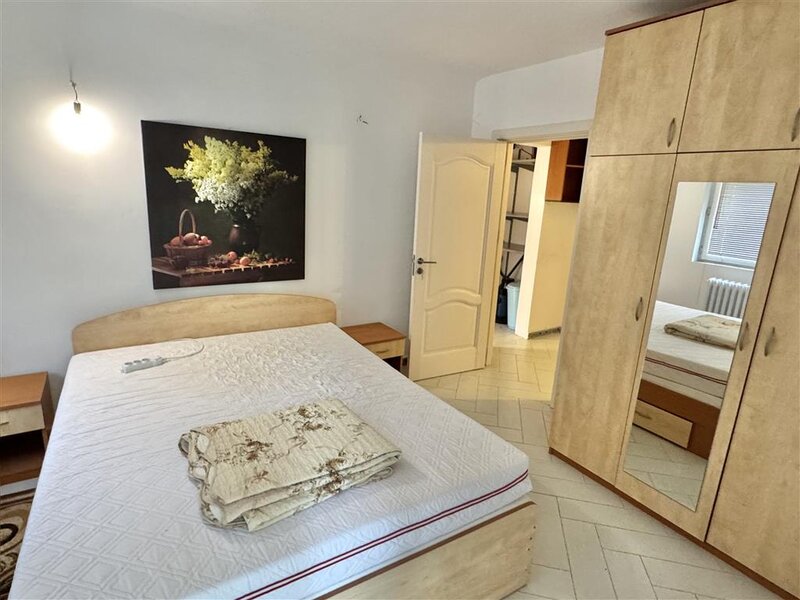 Obor, 5 minute metrou, 2 camere, 58 mp, etaj 2, an 1981.