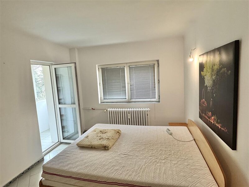 Obor, 5 minute metrou, 2 camere, 58 mp, etaj 2, an 1981.