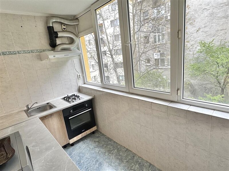 Obor, 5 minute metrou, 2 camere, 58 mp, etaj 2, an 1981.